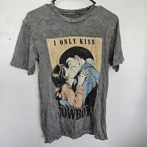 Lotus Fashion Women's Small Olive Green Graphic Tee I Only Kiss Cowboys Western